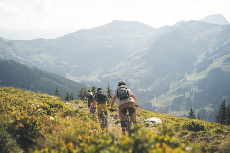 Mountainbiken mit Talblick